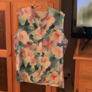 Women’s flower print sleeveless top, size XL